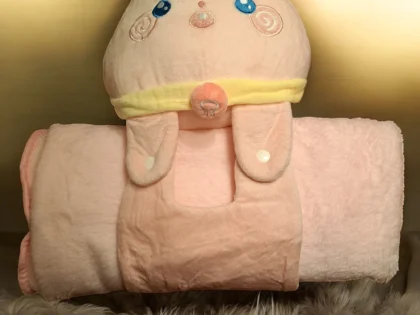 Roze konijn knuffel met deken